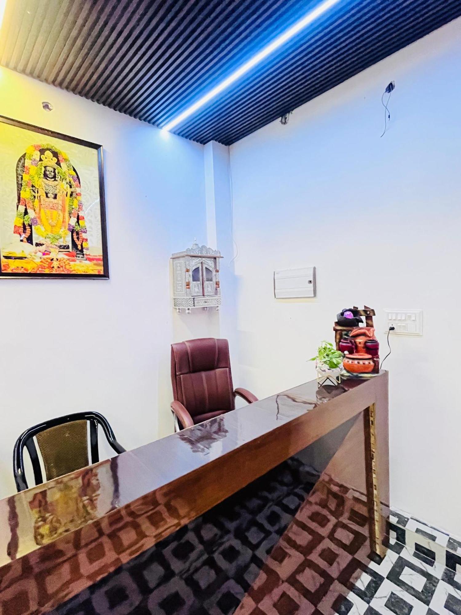 Ravindra Geeta Inn Ayodhya Buitenkant foto